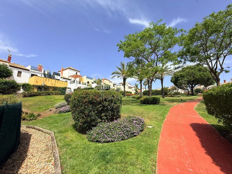 Foto 2452f096-2897-42bc-9864-a9aeff1fe893. Casa pareada en Costa Esuri Ayamonte