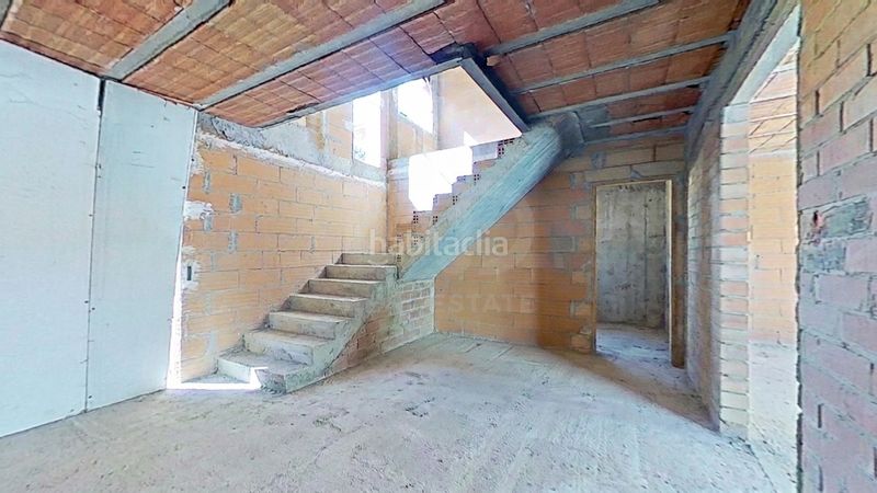 Foto cb79084f-fbbc-49e4-9cf4-6b5dd7eaf133. Casa amb aparcament a Rosselló