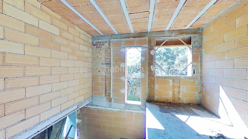 Foto ebd455ac-450f-4d42-ad52-c026f78845a6. Casa amb aparcament a Rosselló