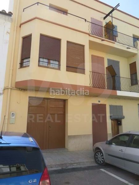 Foto ff4ae177-06eb-450e-9341-15efc756a54b. Casa aparellada amb calefacció aparcament a Benlloc