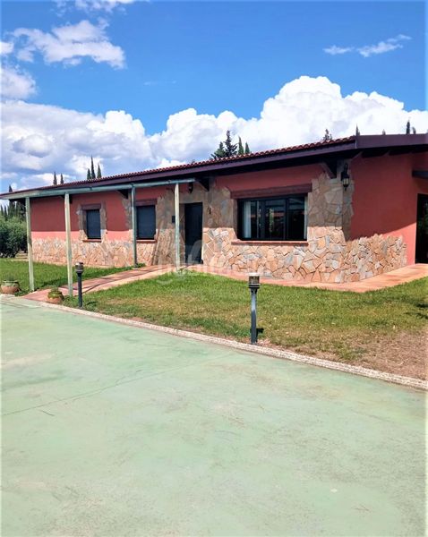 Foto 3c5da69d-9256-4386-bff2-440a84272631. Casa amb calefacció aparcament piscina a Móra d´Ebre