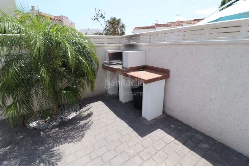 Foto 0b12f9f7-2dc5-4478-898c-93f98b6e45bf. Edificio in Pino Alto Miami Platja