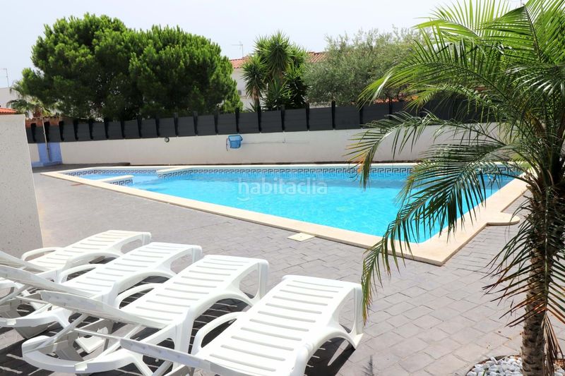 Foto ebfbc534-2ea3-4f2f-869e-61fa3e397051. Edificio en Pino Alto Miami Platja