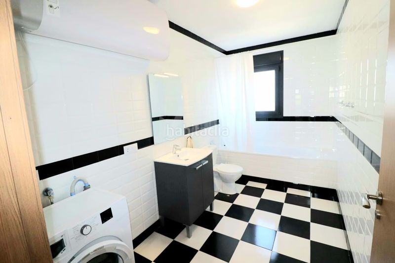 Foto ff0a0df7-fcfc-4fd8-b441-53ea7b37a6c0. Edifici a Pino Alto Miami Platja