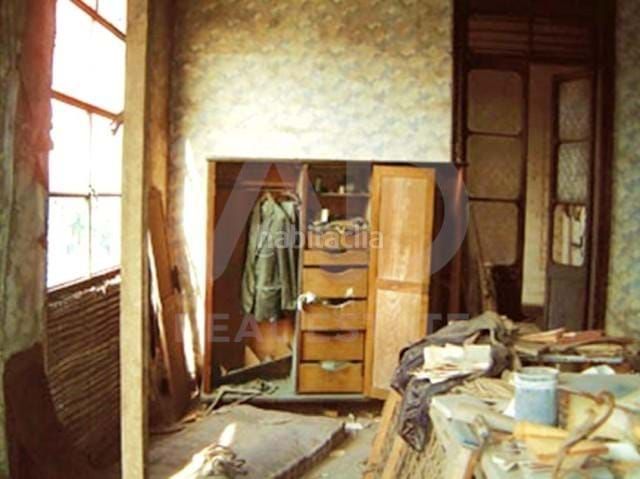 Foto f26f18f3-d488-48c5-a9fc-35fd19618a12. Edificio en Torrijos