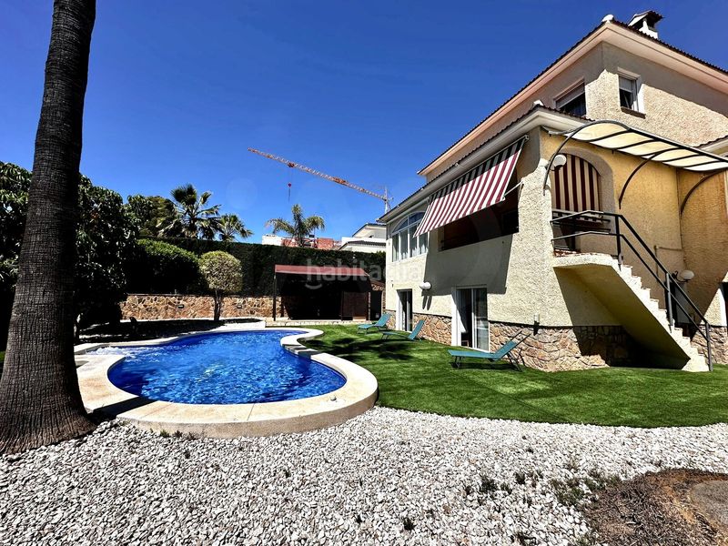 Foto f735a2a0-8349-4892-9b7a-233973a013b0. Xalet amb calefacció aparcament piscina a Urbanizaciones Benidorm
