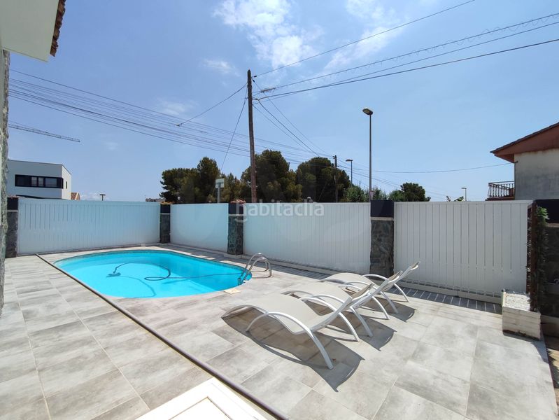 Foto 29bbf04d-5138-4d89-8d73-dd613701e854. Casa amb calefacció aparcament piscina a Cunit residencial Cunit