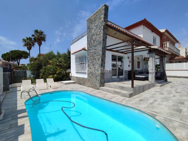 Foto c3e20322-6fda-4b9e-bc5e-a113ae4b6fa3. Casa amb calefacció aparcament piscina a Cunit residencial Cunit