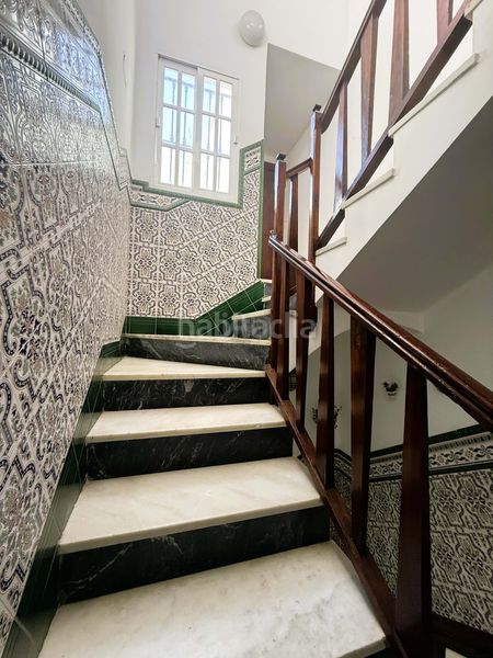 Foto c565efba-ce66-480a-86d2-e0b1d6672209. Edificio en Tarifa ciudad Tarifa
