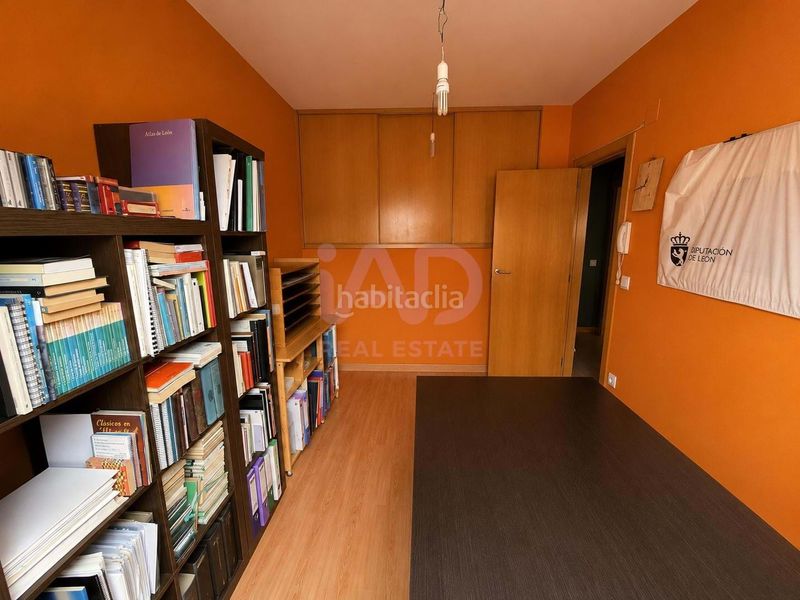 Foto a07c18b0-d571-417b-8e17-65c83e1d5579. Dúplex amb calefacció aparcament a Villaquilambre