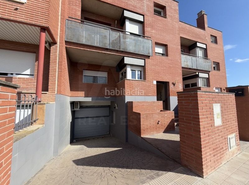 Foto d64ca4bb-190b-41f6-b94d-bf11ce116b49. Casa pareada en Balaguer