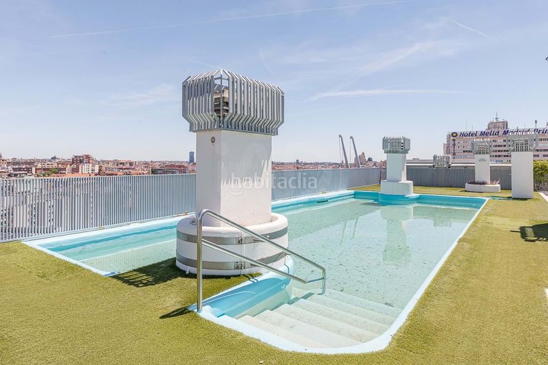 Foto ad76adde-7cf5-4f0e-8bf9-ab847f9c479a. Pis amb aparcament piscina a Argüelles Madrid