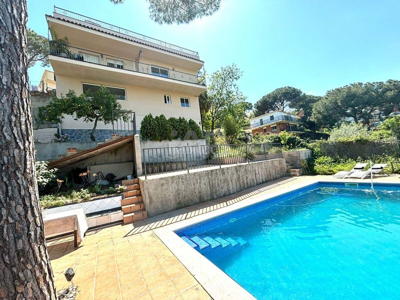 Foto 982335ef-e88d-4af0-a186-1e25c490b565. Casa amb calefacció aparcament piscina a Urbanitzacions Argentona