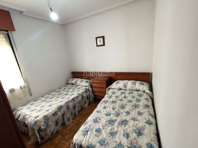 Foto 702205bc-b264-4ac1-b56a-e52243e87476. Edificio en Sahagún