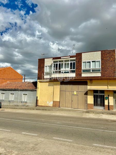 Foto 362b883b-4d33-4887-ae63-7d7a73651c05. Casa amb calefacció aparcament a Bañeza (La)