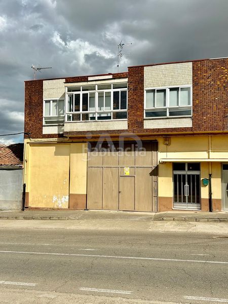 Foto bd73c8ac-fb6a-4489-be3a-f119e5c30579. Casa amb calefacció aparcament a Bañeza (La)