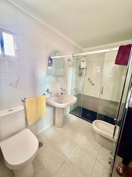Foto c00a8a01-c6da-4933-b677-43c2a909dd9e. Casa amb calefacció aparcament a Bañeza (La)