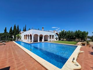 Masia a Montbrió del Camp