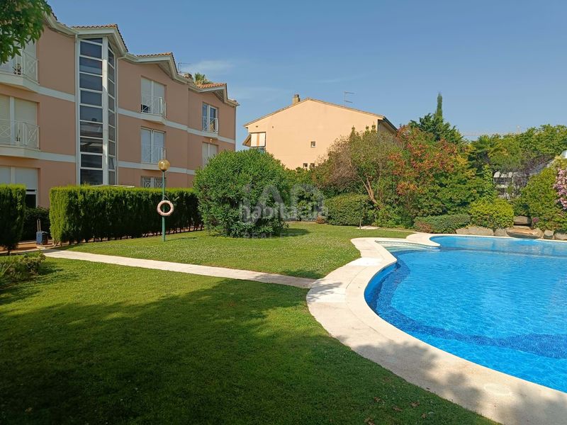 Foto d622d576-4db8-40d6-bcb1-f2fb2925e6ee. Pis amb calefacció piscina a Centre-Platja Platja d´Aro