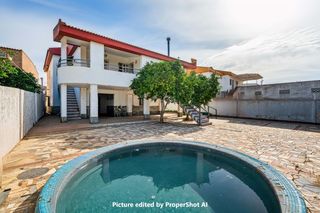 Chalet in Avenida villarrasa 31