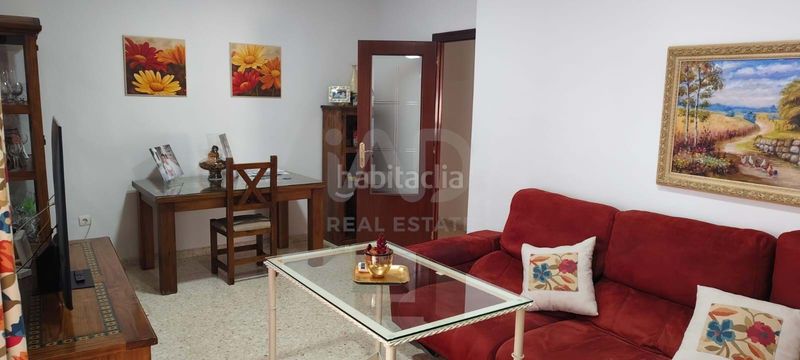 Foto bd954a78-6f6f-4b94-9da4-edfa8a9c0a3f. Àtic amb calefacció aparcament a Écija