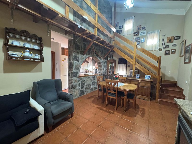 Foto e1a46a4e-1877-4b89-921d-a246125a5bda. Xalet amb calefacció aparcament piscina a Almorox