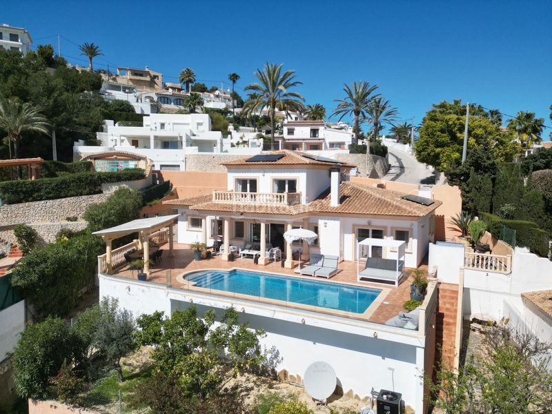 Foto bed78e94-2cbe-4a05-9fd2-ce18680e28c9. Casa amb calefacció aparcament piscina a Benimeit-Tabaira Moraira