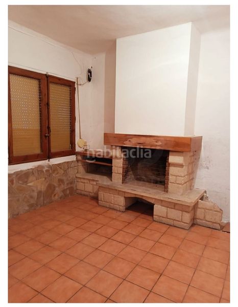 Foto f89c6580-0de3-413f-95c4-e28be4d8f9c9. Casa amb calefacció a Muela (La)