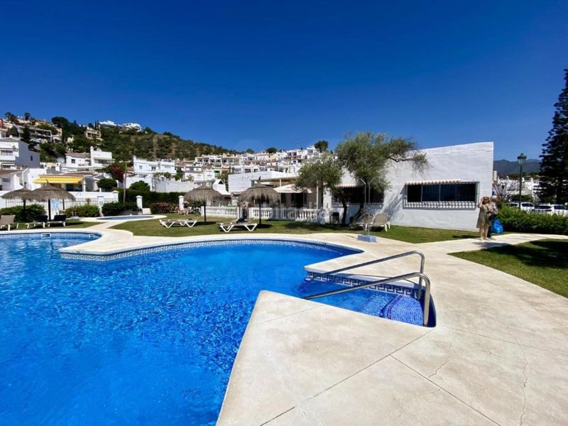 Foto ca26fe52-d561-47ec-8109-66a5fa23e057. Casa aparellada amb piscina a Chaparil - Torrecilla - Punta Lara Nerja