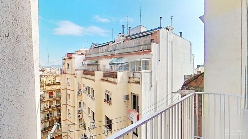 Foto 30788f57-e656-41f1-a0ca-f0e311fe925b. Pis amb aparcament a El Camp de l´Arpa del Clot Barcelona