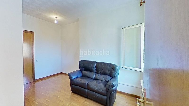 Foto 4e0e4b01-4e08-43d2-ad3d-b4222ee05a3e. Pis amb aparcament a El Camp de l´Arpa del Clot Barcelona