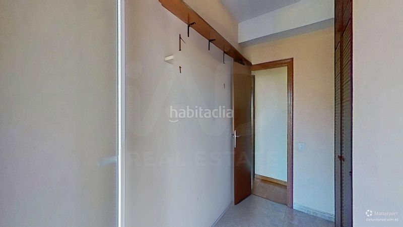 Foto af8c3243-9174-4000-b964-bd7b0438cfc6. Pis amb aparcament a El Camp de l´Arpa del Clot Barcelona