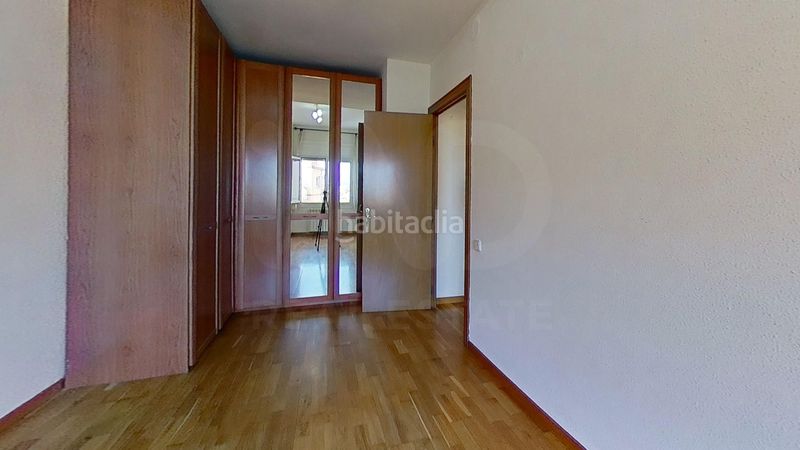 Foto bc691733-3696-42ce-8d2e-ed06546bfd24. Pis amb aparcament a El Camp de l´Arpa del Clot Barcelona