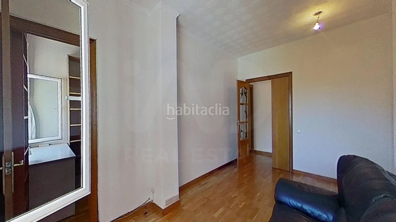 Foto e0a6c2fe-36ab-4ff8-9e51-05db0bb82c2c. Pis amb aparcament a El Camp de l´Arpa del Clot Barcelona