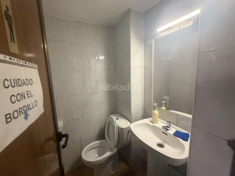 Foto c1711efb-7b00-4655-a84d-3279566bba66. Local comercial a Centre Prat de Llobregat (El)