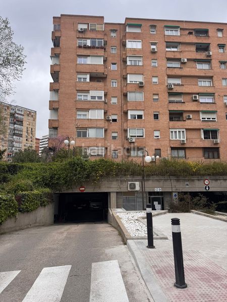 Foto 127be3b9-3345-4ba9-a8a9-12a916fd870d. Aparcament cotxe a Estrella Madrid
