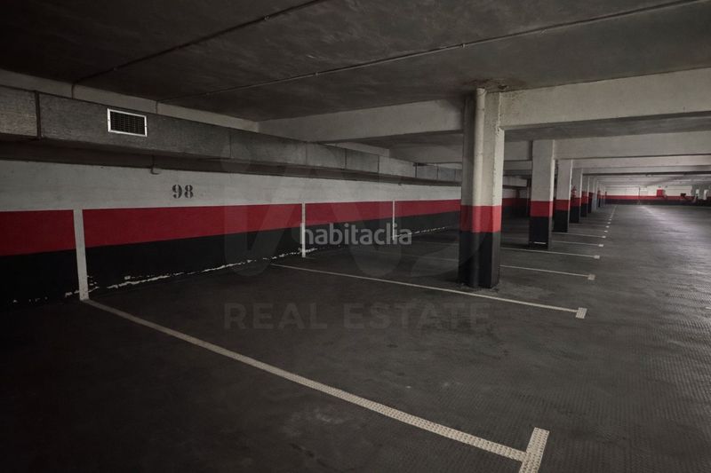 Foto fbdebc98-738d-4634-9e61-23d749bcae8c. Aparcament cotxe a Estrella Madrid