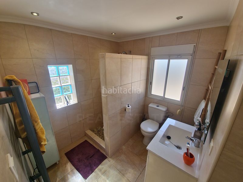 Foto f2537103-2bd5-41f7-9950-474af660c48d. Casa amb piscina a Busot
