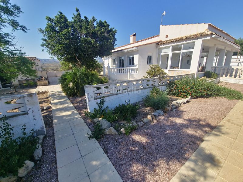 Foto f415bccd-0cc9-4bee-9ff6-f938dd2921cf. Casa amb piscina a Busot