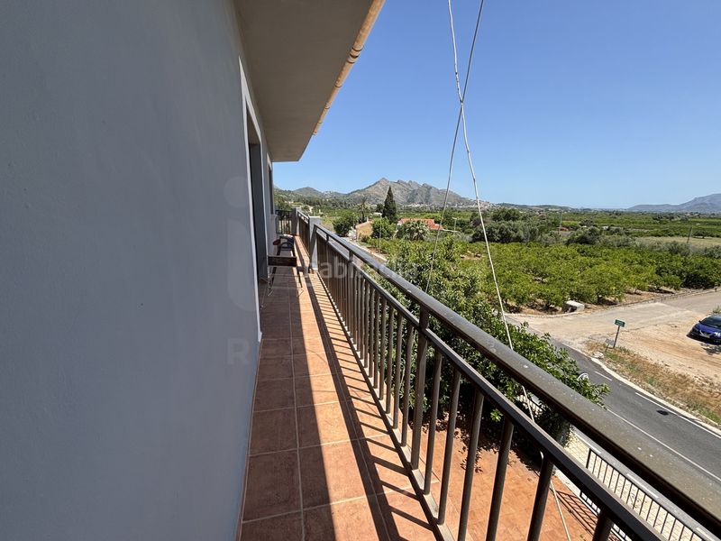 Foto 182dbab6-f0e5-4772-ba9f-d1becbed9758. Edificio in Tormos