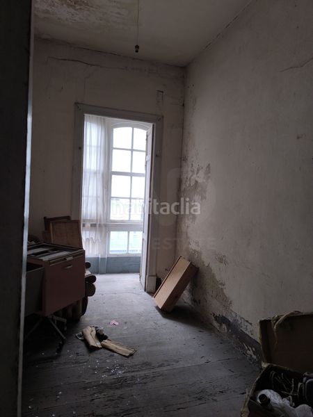 Foto f8cc93da-52c4-4f08-beba-63cc8e97cee2. Edifici a Centro Ferrol