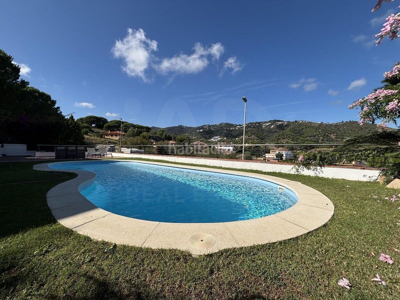 Foto 1baae105-333e-4368-bd0b-8689e21b6efd. Casa amb aparcament piscina a Calella