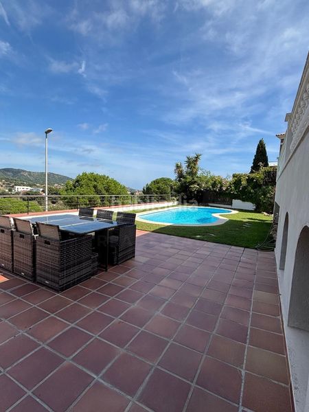 Foto c8dab5d6-a7d4-4b0f-b550-ac737212984a. Casa amb aparcament piscina a Calella