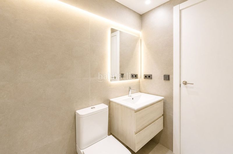 Foto 043a95a5-9856-45f8-930f-e5c088b1d2d3. Casa aparellada amb calefacció aparcament piscina a Sabadell