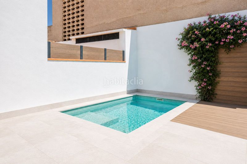 Foto 74cbc2aa-ec85-4f57-8acd-70fc62876174. Casa aparellada amb calefacció aparcament piscina a Sabadell