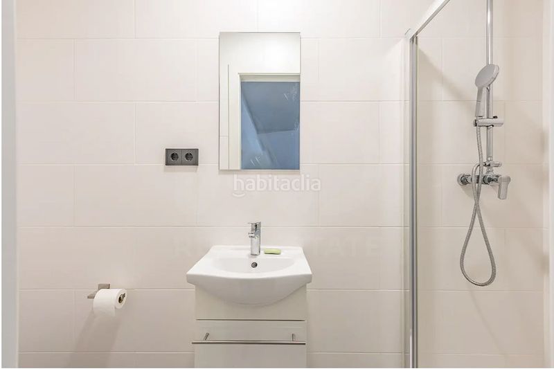 Foto c8915573-f340-4efd-8281-5be6654bc968. Casa aparellada amb calefacció aparcament piscina a Sabadell
