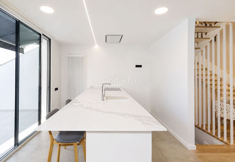 Foto cecbfe01-d3e7-4f32-88c5-c41d0d8d20ce. Casa aparellada amb calefacció aparcament piscina a Sabadell