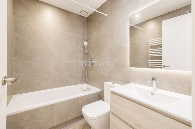 Foto db1f47fa-e8c7-44f8-88f6-b09570973488. Casa aparellada amb calefacció aparcament piscina a Sabadell