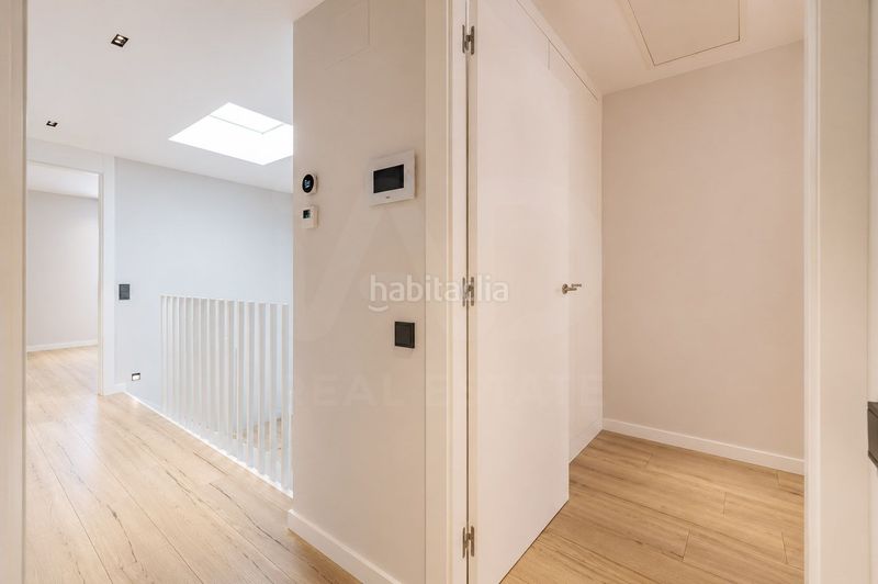 Foto f35580ba-f178-439e-98c4-7feca2bbdb83. Casa aparellada amb calefacció aparcament piscina a Sabadell