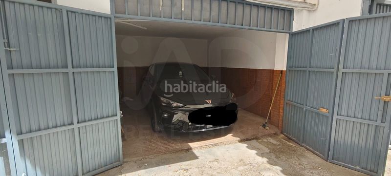 Foto 1f752b69-dfd3-473d-bcdd-af2943ead984. Aparcament cotxe a Écija